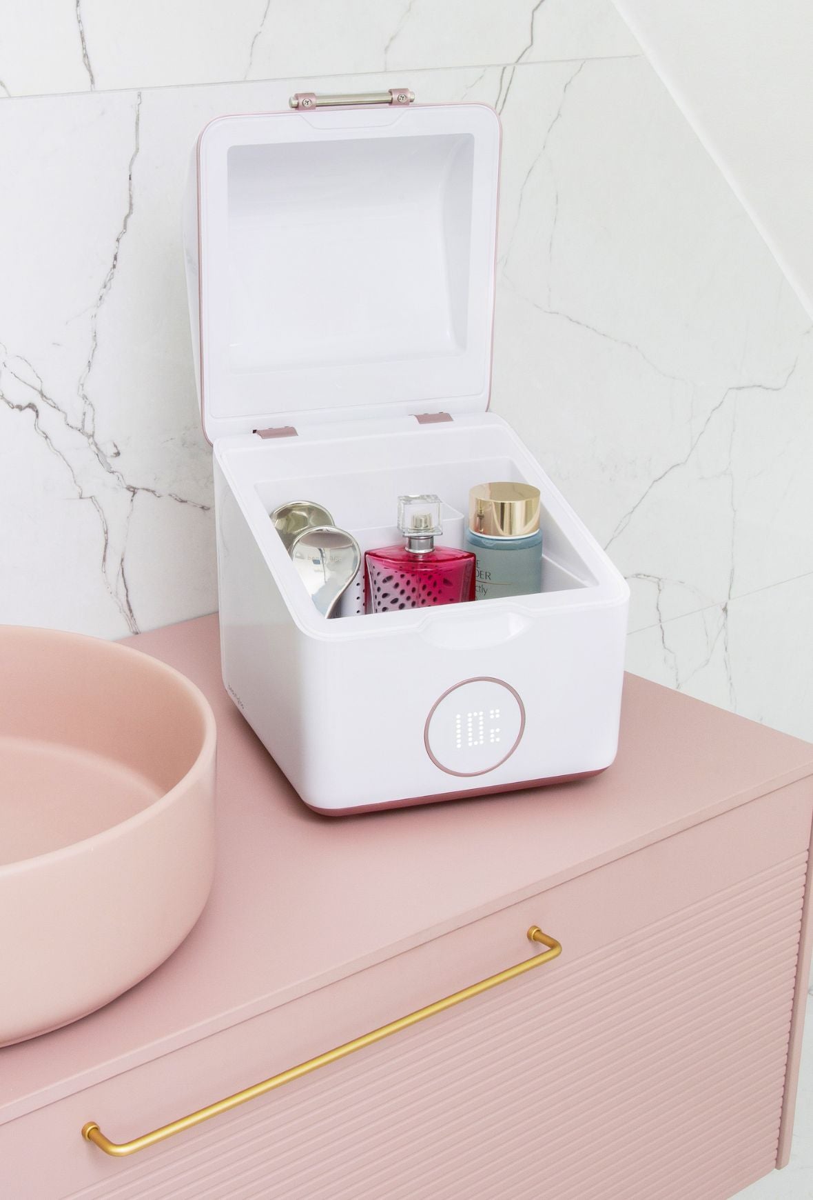 Cosmetics refrigerators